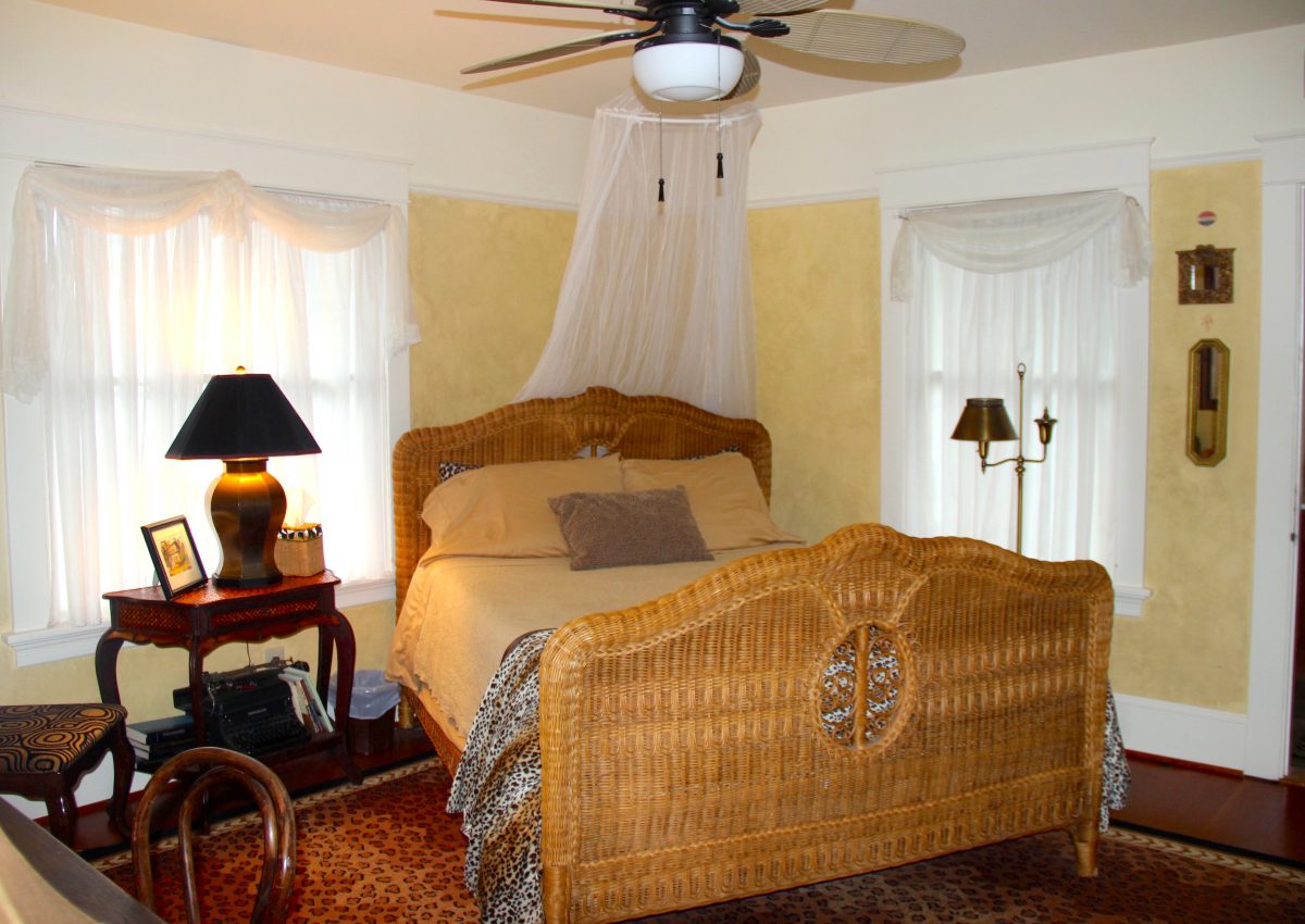 The Hemmingway Room- Briar Rose Inn